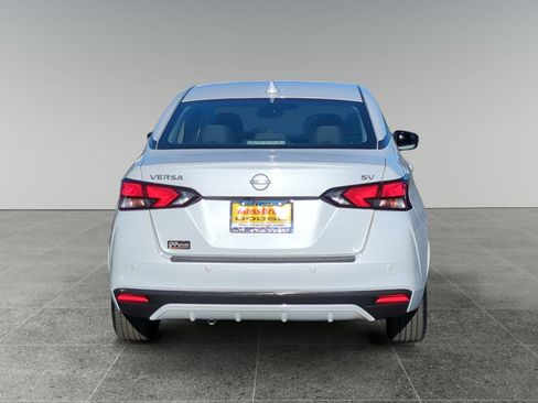 Used 2023 Nissan Versa SV image 4