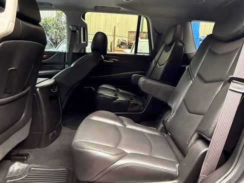 Used 2017 Cadillac Escalade Luxury RWD image 16