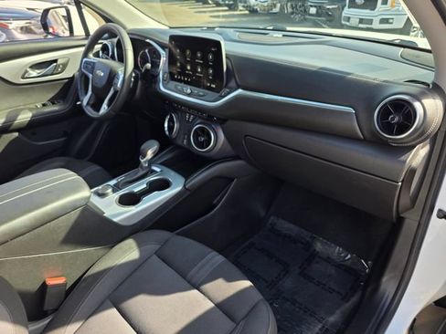Used 2025 Chevrolet Blazer LT AWD/4WD image 9