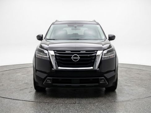 Used 2025 Nissan Pathfinder SV FWD image 2