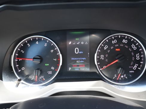 Used 2022 Toyota RAV4 XLE AWD/4WD image 19