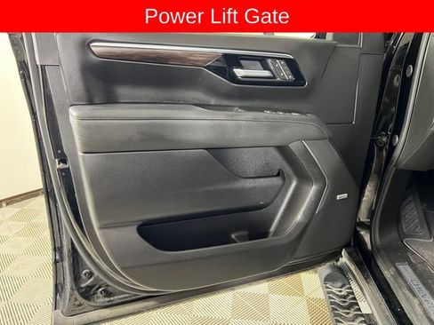 Used 2025 Chevrolet Suburban Z71 w/ Comfort Package AWD/4WD image 12