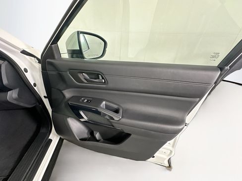 Used 2024 Nissan Pathfinder SV AWD/4WD image 32