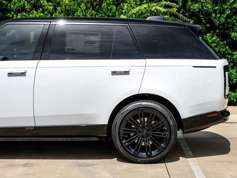 New 2026 Land Rover Range Rover Long Wheelbase SE AWD/4WD image 14