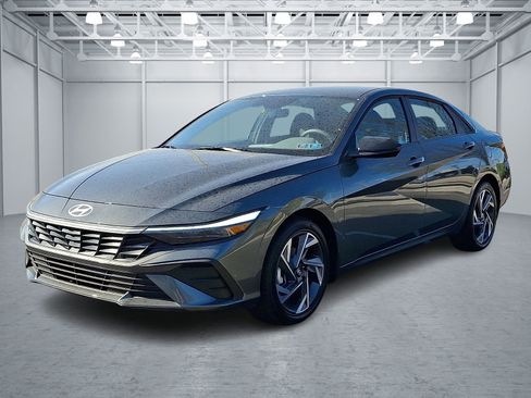 Certified 2025 Hyundai Elantra Sport image 3