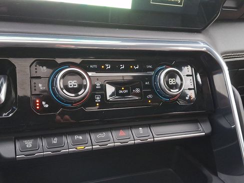 Used 2024 GMC Sierra 3500 Denali Ultimate image 16