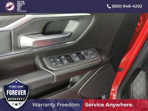 Used 2025 RAM 1500 Big Horn AWD/4WD image 18