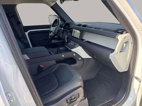 Used 2021 Land Rover Defender 110 SE image 11