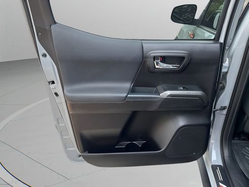 Used 2020 Toyota Tacoma TRD Off-Road image 36