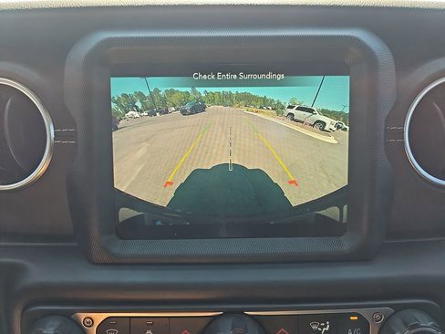 Used 2022 Jeep Wrangler Unlimited Sahara w/ Cold Weather Group AWD/4WD image 23