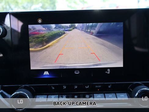 Used 2024 Chevrolet Colorado LT w/ LT Convenience Package II RWD image 4