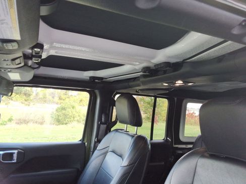 Used 2021 Jeep Wrangler Unlimited Sahara image 20