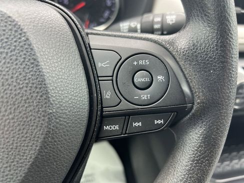 Used 2021 Toyota RAV4 XLE w/ Convenience Package FWD image 20