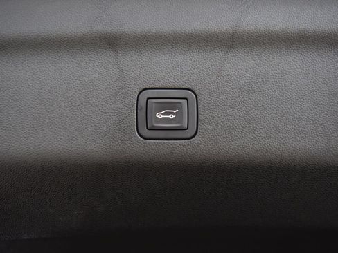 Used 2024 GMC Yukon Denali AWD/4WD image 28