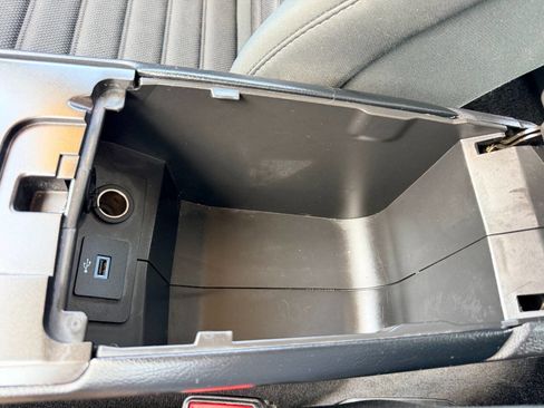 Used 2017 Ford Fusion SE w/ Fusion SE Technology Package FWD image 48