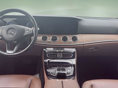 Used 2017 Mercedes-Benz E 400 4MATIC Wagon image 10