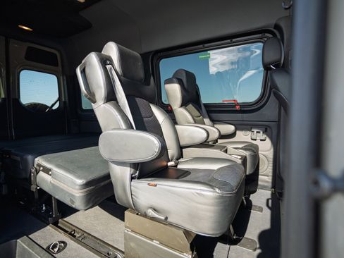 Used 2019 Mercedes-Benz Sprinter 2500 image 22