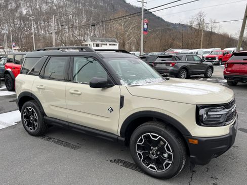 New 2025 Ford Bronco Sport Outer Banks image 3