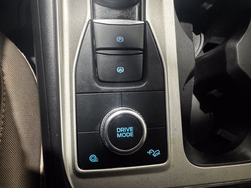 Used 2023 Ford Explorer XLT AWD/4WD image 39