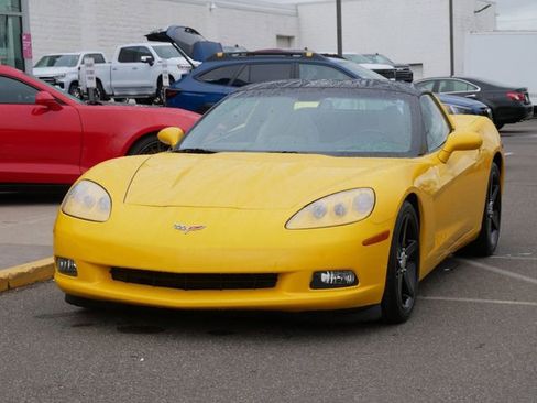 Used 2005 Chevrolet Corvette Coupe w/ Preferred Equipment Group RWD image 3