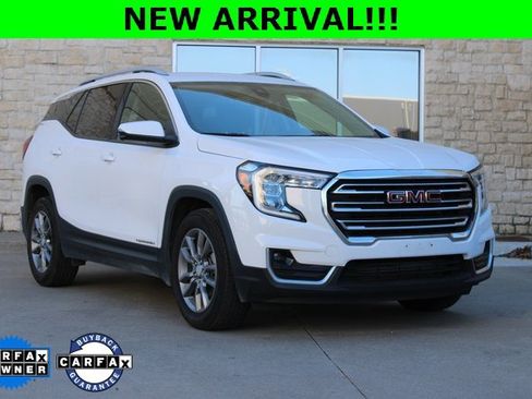 Used 2024 GMC Terrain SLT image 1
