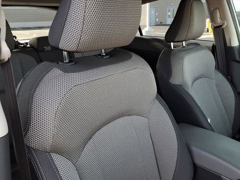 Used 2024 Subaru Crosstrek 2.0i Premium image 19