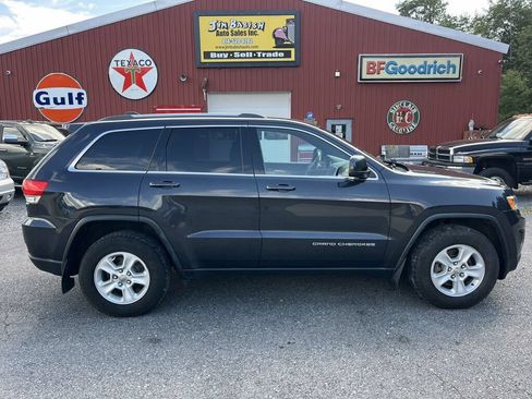 Used 2015 Jeep Grand Cherokee Laredo w/ Quick Order Package 23E AWD/4WD image 2