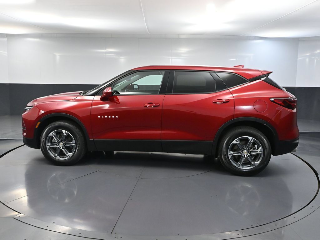 Used 2025 Chevrolet Blazer LT AWD/4WD image 7