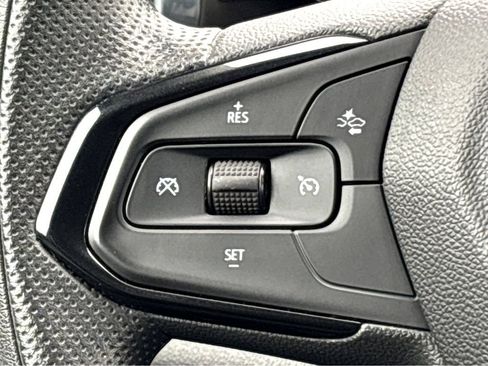 Used 2025 Chevrolet Trax LT FWD image 12