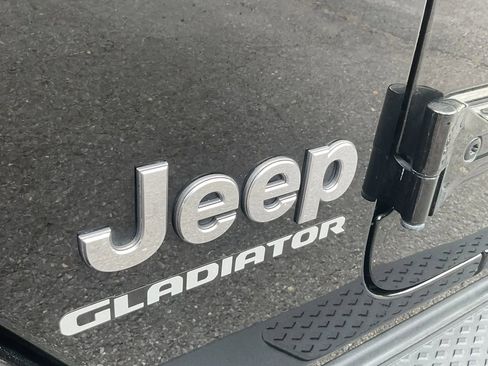 Used 2020 Jeep Gladiator Overland AWD/4WD image 14