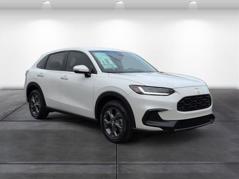 New 2026 Honda HR-V LX image 2