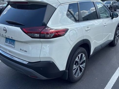 Used 2022 Nissan Rogue SV w/ SV Premium Package image 7