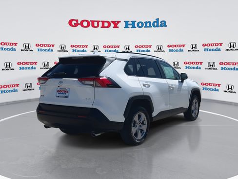 Used 2025 Toyota RAV4 XLE FWD image 8