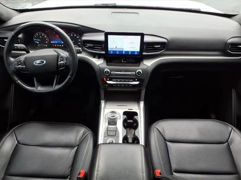 Used 2020 Ford Explorer XLT w/ Equipment Group 202A image 18