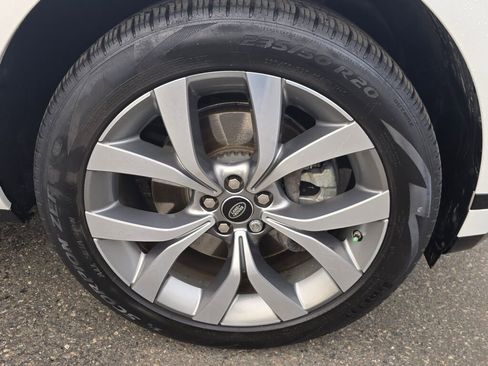 Used 2020 Land Rover Range Rover Evoque R-Dynamic SE image 9