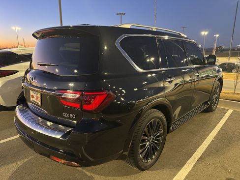 Used 2022 INFINITI QX80 Premium Select w/ All-Season Package image 3