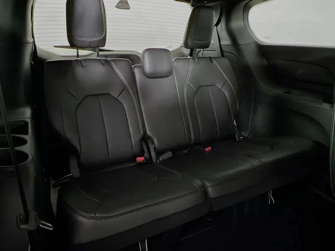 New 2025 Chrysler Pacifica Select FWD image 27