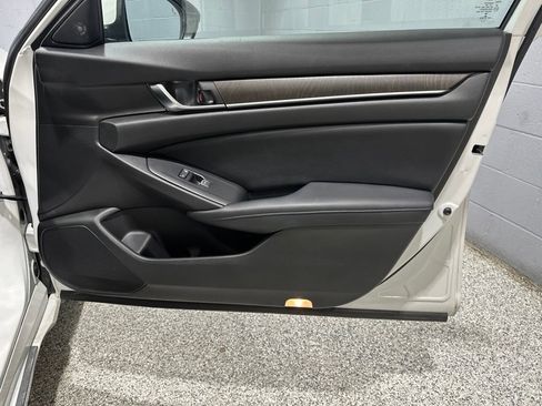 Used 2018 Honda Accord Touring image 16