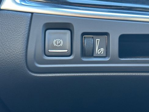 Used 2025 Cadillac XT5 Premium Luxury image 37