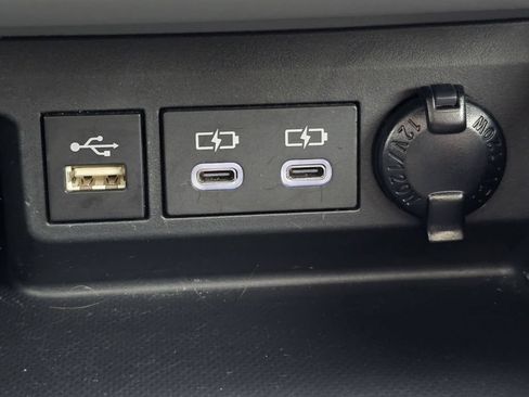 Used 2024 Toyota Highlander XLE AWD/4WD image 12