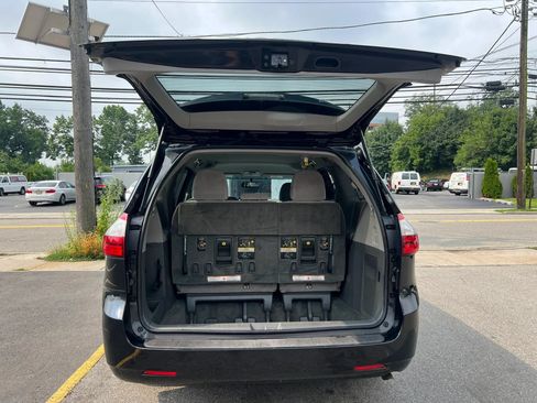 Used 2017 Toyota Sienna LE FWD image 9