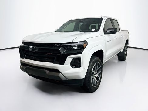 Used 2023 Chevrolet Colorado Z71 AWD/4WD image 3