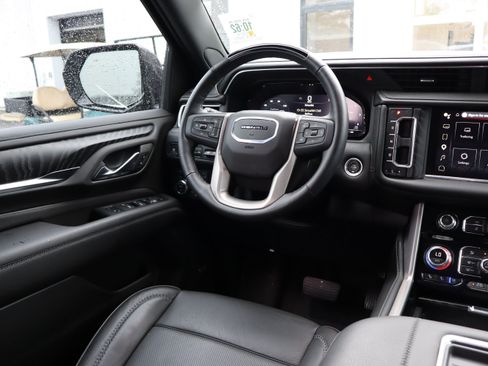 Used 2024 GMC Yukon Denali w/ Denali Reserve Package AWD/4WD image 16