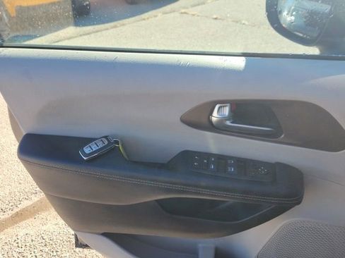 Used 2023 Chrysler Voyager LX image 16