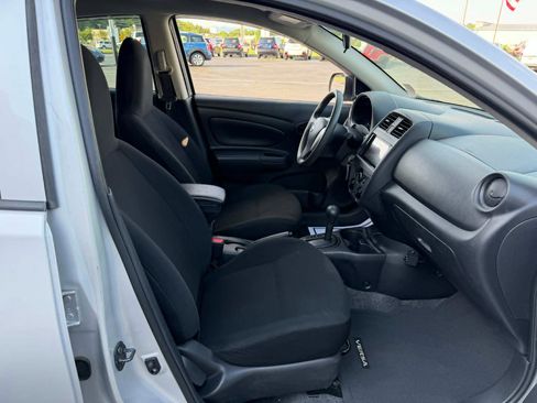 Used 2015 Nissan Versa S FWD image 10