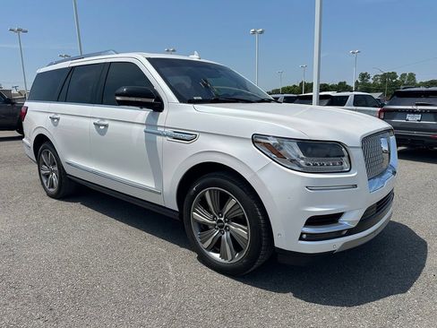 Used 2018 Lincoln Navigator Reserve w/ Technology Package AWD/4WD image 3