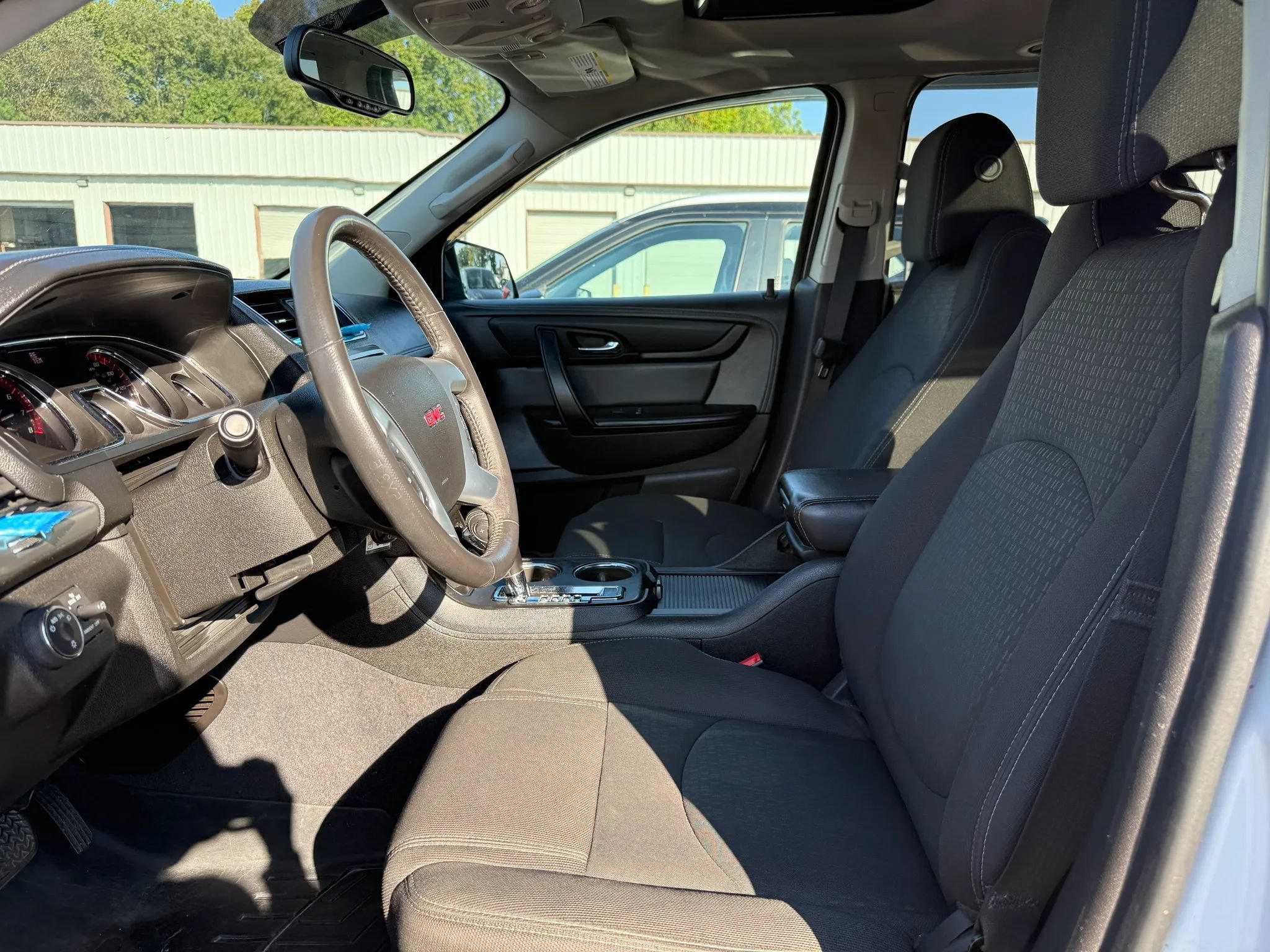 Used 2016 GMC Acadia SLE AWD/4WD image 2