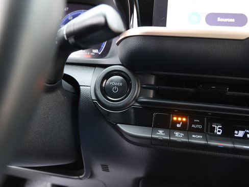 Used 2023 Toyota Crown Limited image 19