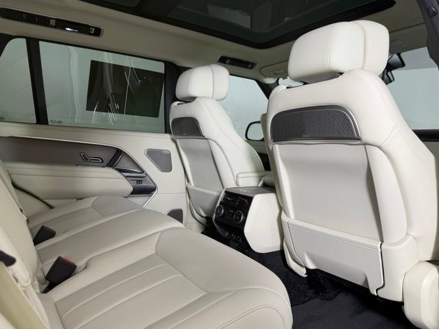 Used 2025 Land Rover Range Rover Long Wheelbase Autobiography AWD/4WD image 30