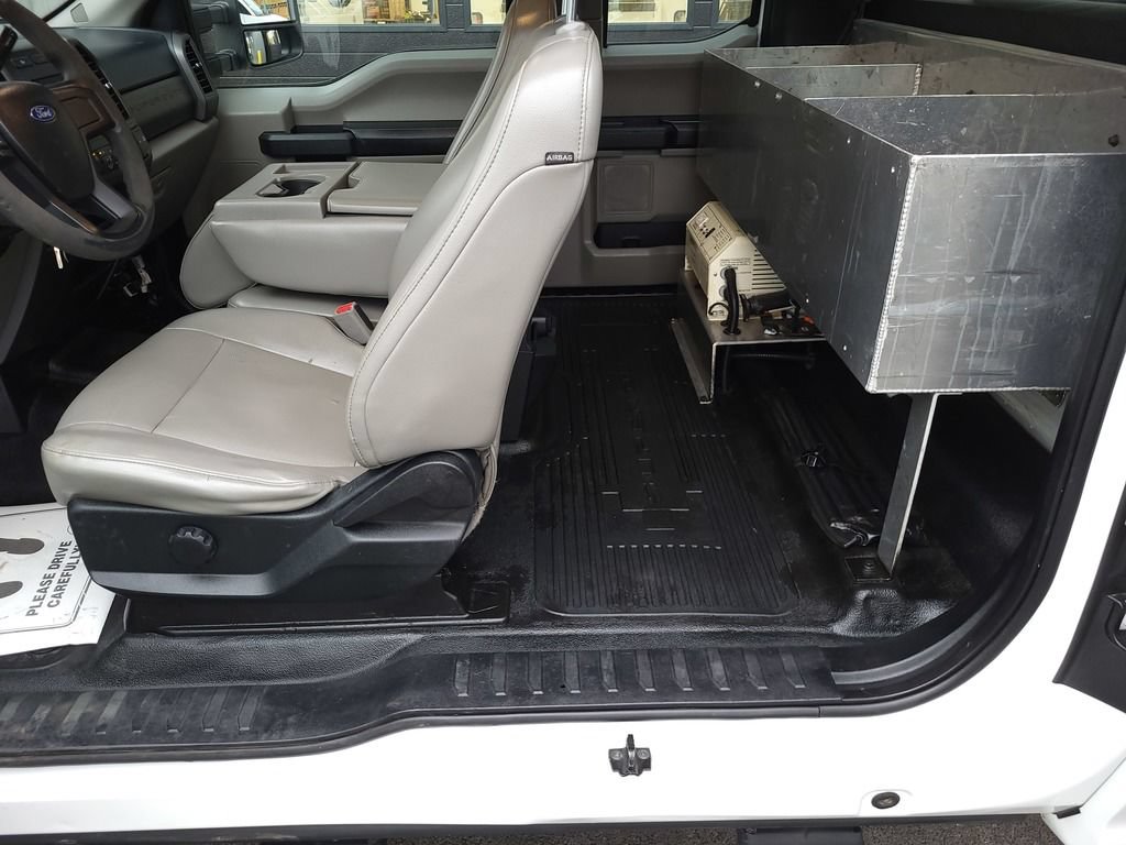 Used 2017 Ford F250 XL w/ Snow Plow/Camper Package AWD/4WD image 14
